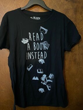 Xl graphic black tshirt for book lovers